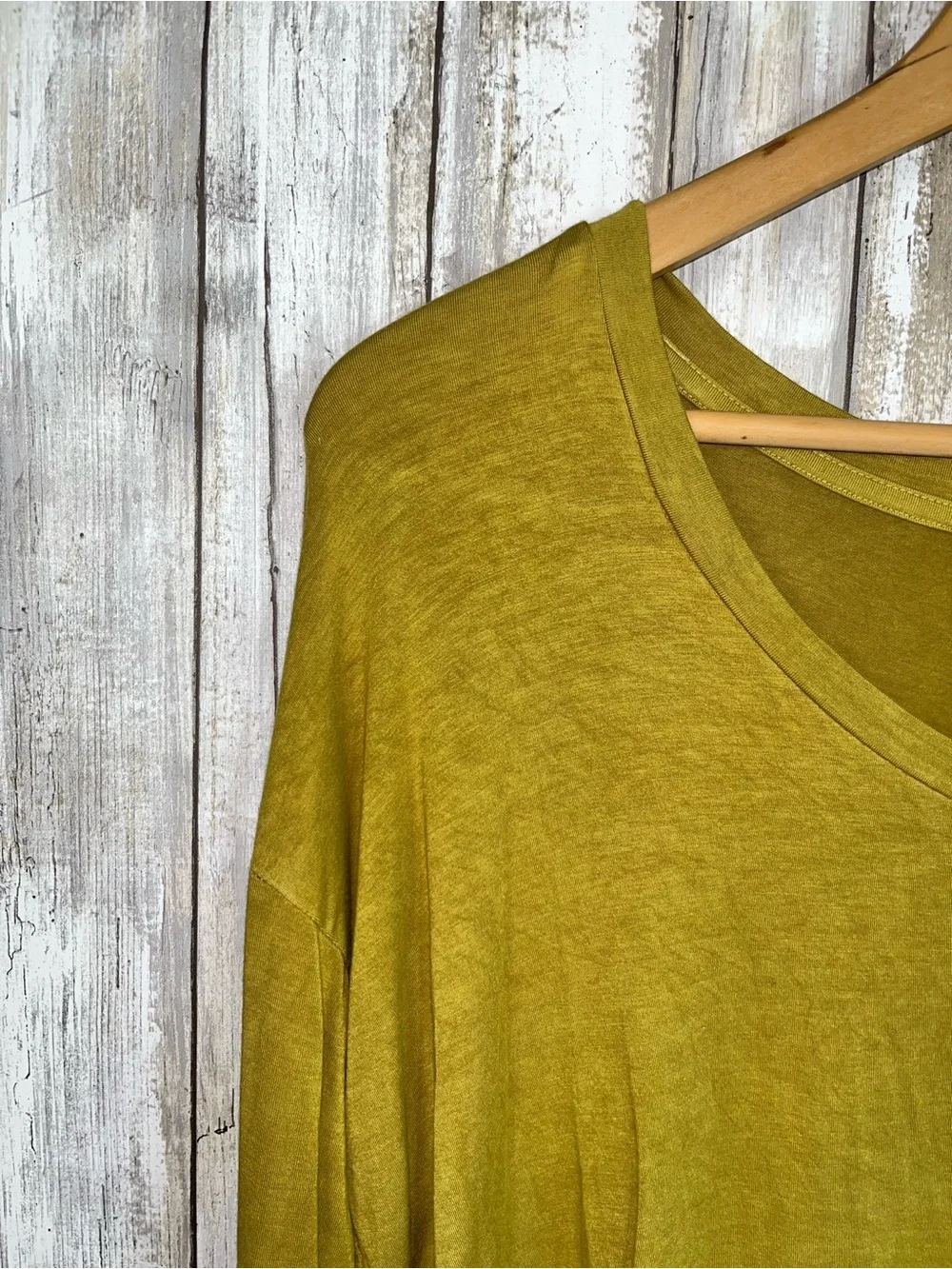 American Eagle Soft & Sexy Mustard Long Sleeve Top Small Layered Hem V-Neck Tee - Picture 3 of 5